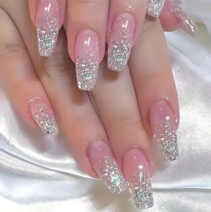 unghie coffin Strass e glitter