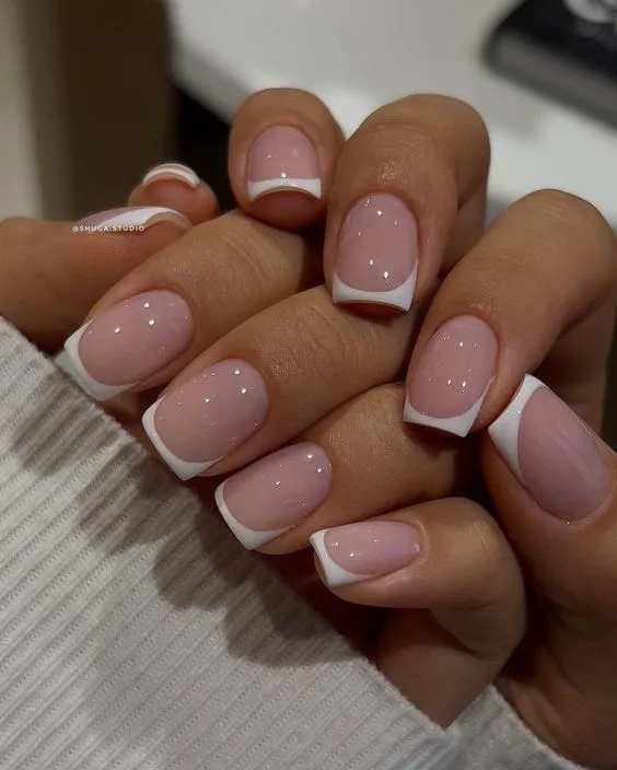 French Manicure 2024